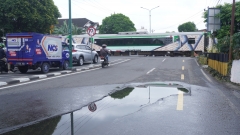 KEBOCORAN PIPA PDAM TIRTAMARTA DI JL. HOS COKROAMINOTO DAN LEMPUYANGAN